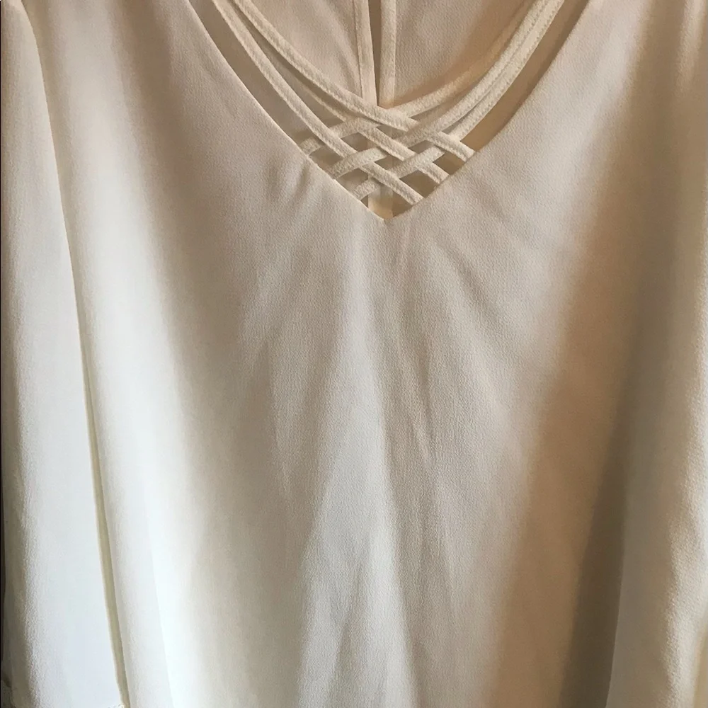 B31). Beautiful Blouse. Winter white - Picture 1 of 4